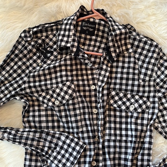 ✨5 for 25 Sale✨
Embroidered western Cut Flannel - Picture 4 of 13